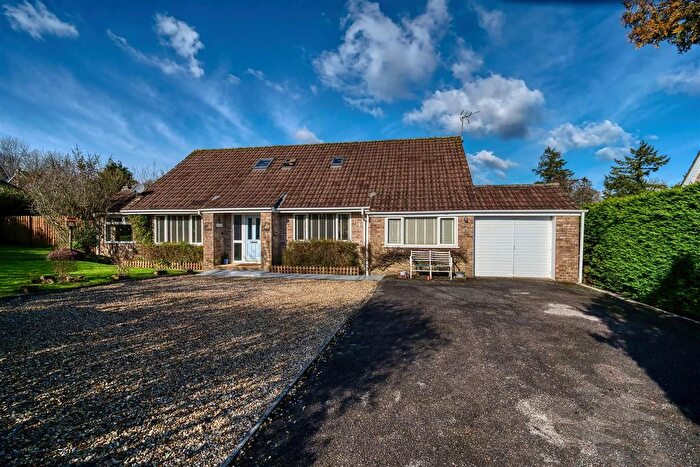 4 Bedroom Chalet For Sale In New Close, Bourton, Gillingham, SP8