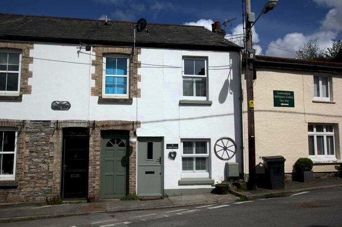 3 Bedroom Property To Rent In Grenville Road, Lostwithiel, PL22