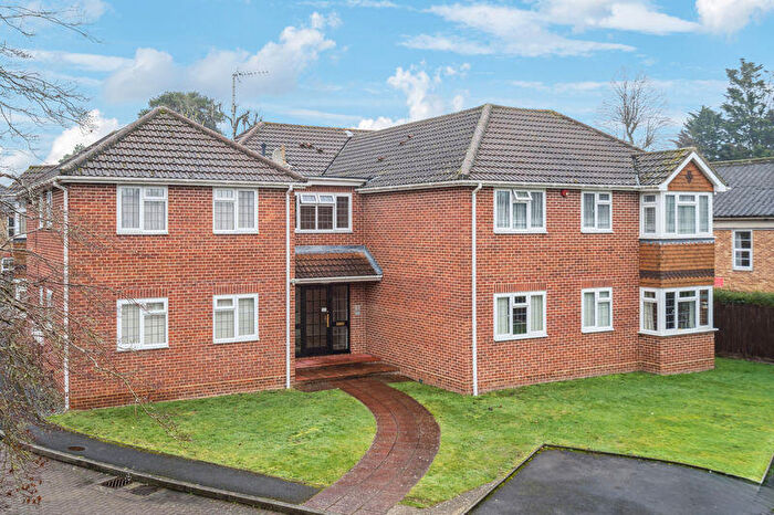 1 Bedroom Apartment For Sale In Reade Court, Victoria Road, Farnham Common, SL2