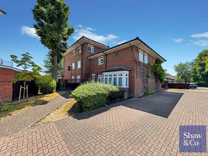 2 Bedroom Flat For Sale In Apsley House, Staines Road, Hounslow, TW4