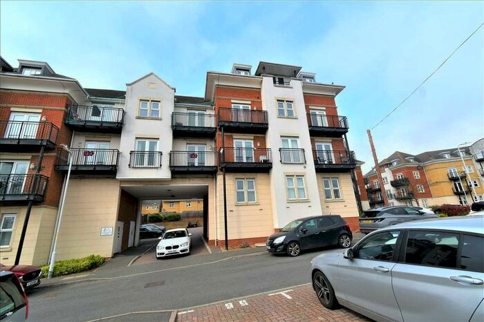 2 Bedroom Flat To Rent In Constance Grove, Dartford, DA1
