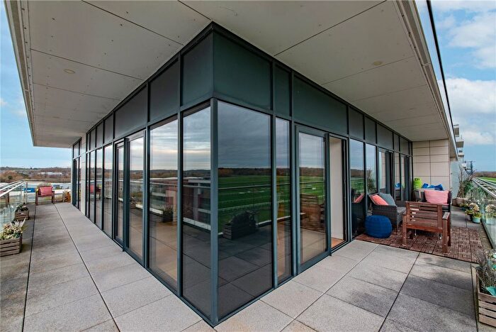 3 Bedroom Flat For Sale In Woodhay House, Kingman Way, Newbury, West Berkshire, RG14