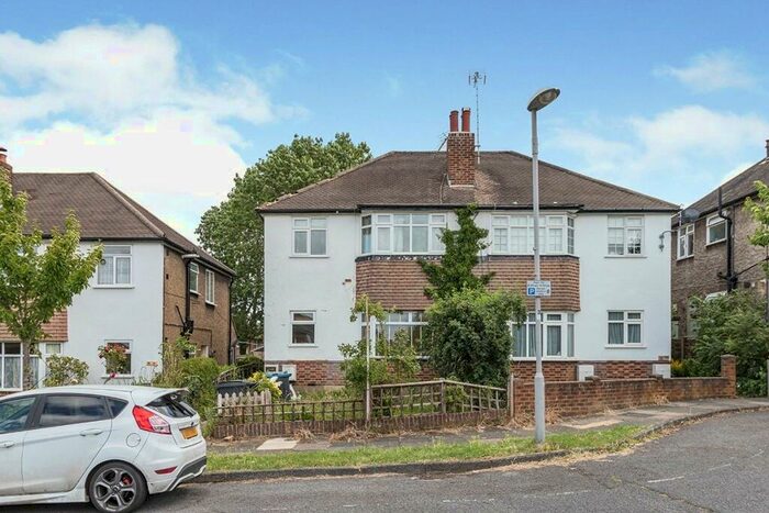 2 Bedroom Maisonette To Rent In Villiers Close, Surbiton, KT5