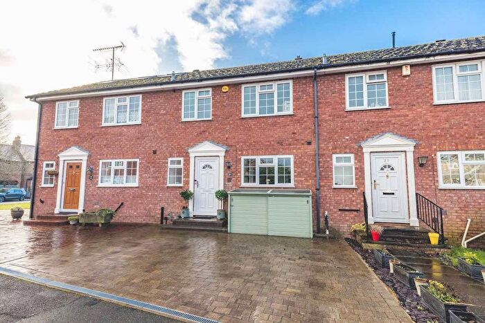 3 Bedroom Terraced House For Sale In Penn Road, Datchet, SL3