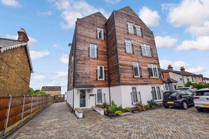 2 Bedroom Flat To Rent In Southend Road, Stanford-Le-Hope, SS17