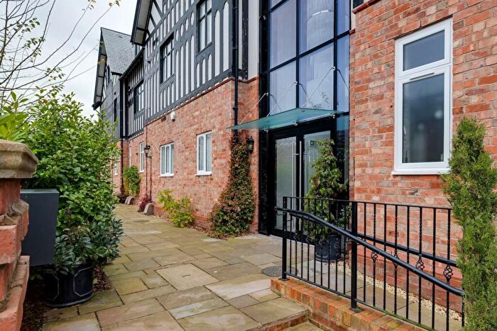 3 Bedroom Flat For Sale In Ferma Lane, Great Barrow, CH3