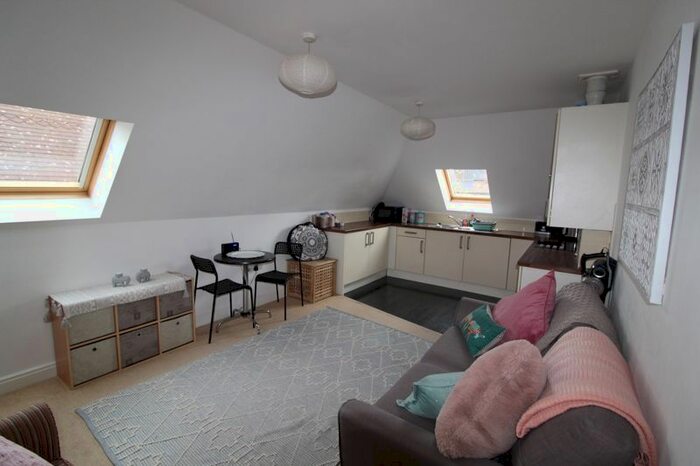 2 Bedroom Flat To Rent In Talbot Road, Winton, Bournemouth, BH9