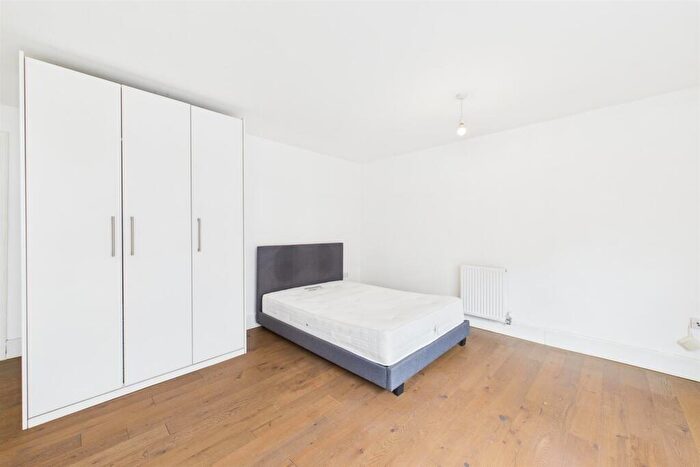 Apartment To Rent In Pechiney House, London, SL1