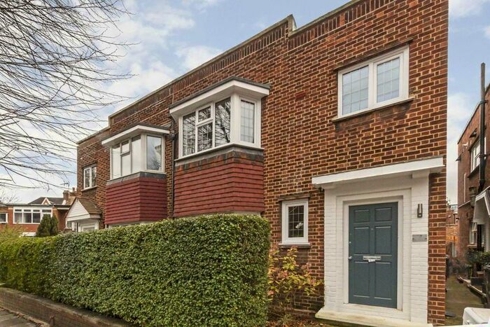 2 Bedroom Flat To Rent In Ravenscroft Road, London, W4