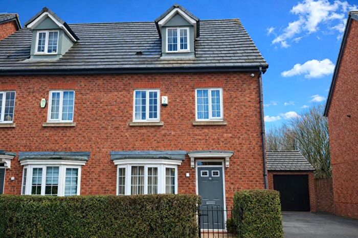 4 Bedroom Town House To Rent In Cherry Avenue, Openshaw, Manchester, M11