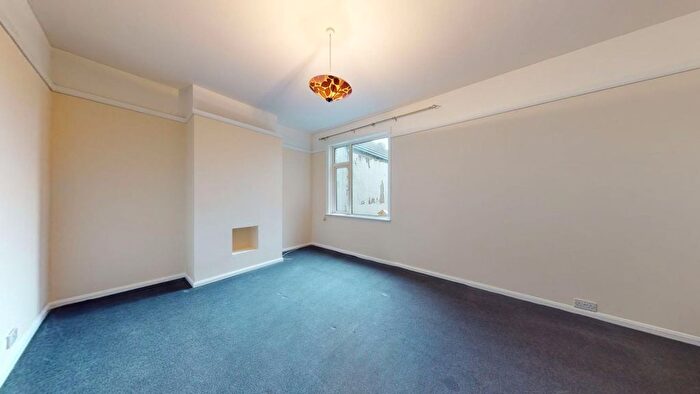 2 Bedroom Flat For Sale In Cheriton High Street, Folkestone, CT19