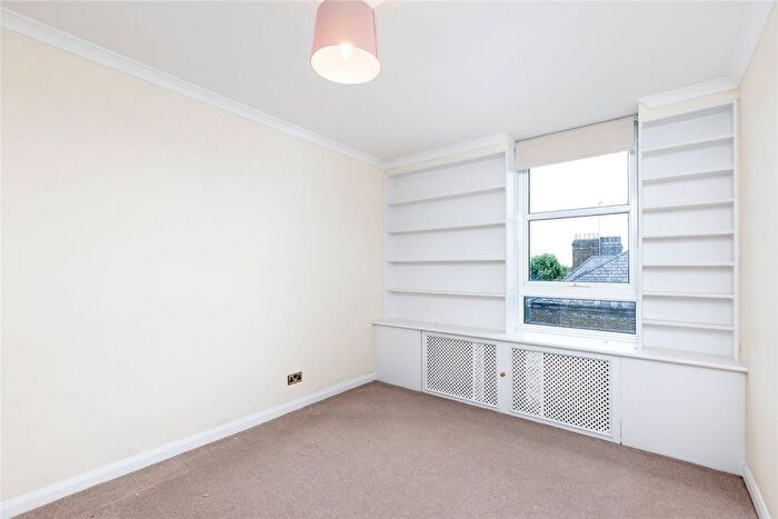 2 Bedroom Flat For Sale In Cheyne Walk, Chelsea, London, SW3