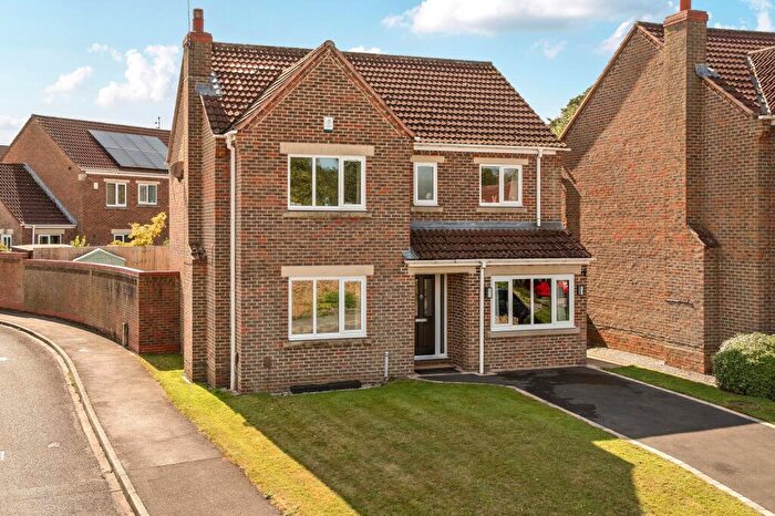 4 Bedroom Detached House For Sale In Pecketts Way, Harrogate, HG1