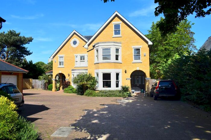 5 Bedroom Semi-Detached House To Rent In Aspen Close, Hampton Wick, Kingston Upon Thames, KT1