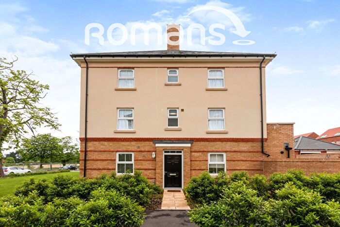 4 Bedroom Semi-Detached House To Rent In West Hope Grant's Road, Wellesley, Aldershot, GU11