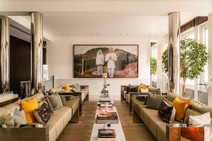 6 Bedroom Flat To Rent In De Vere Gardens, Kensington, W8