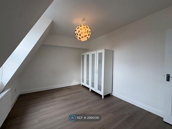 4 Bedroom Flat To Rent In Brixton Hill, London, SW2