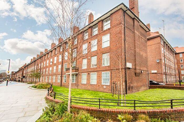 3 Bedroom Flat To Rent In Shadwell Gardens, Shadwell, Cannon Street, Wapping, Aldgate, London, E1