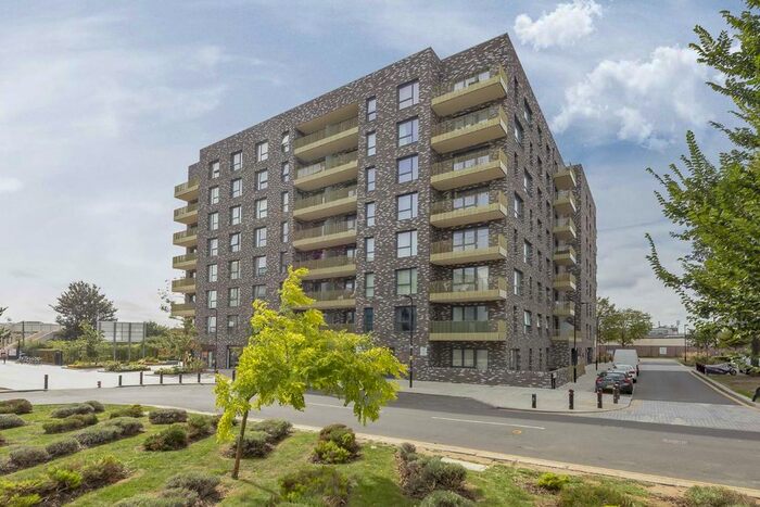 3 Bedroom Flat To Rent In Palmerston Road, W3