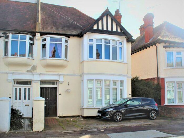 2 Bedroom Flat To Rent In Elderton Road, Westcliff-On-Sea, SS0