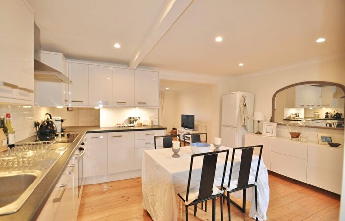 1 Bedroom Flat To Rent In Masbro Road, Brook Green, W14