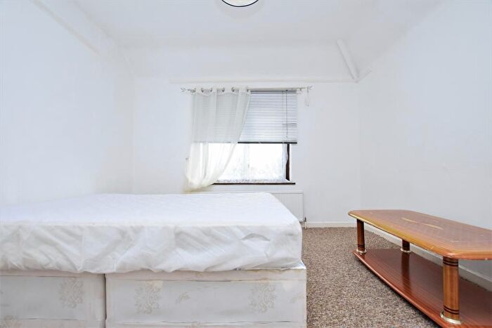 2 Bedroom End Of Terrace House To Rent In Wren Road, Dagenham, RM9
