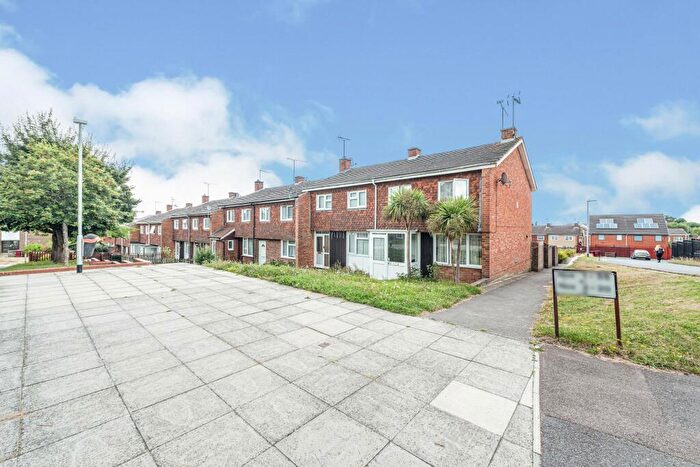 3 Bedroom End Of Terrace House To Rent In Dulnan Close, RG30