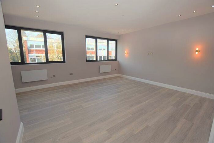 1 Bedroom Flat To Rent In High Street, Alton, GU34