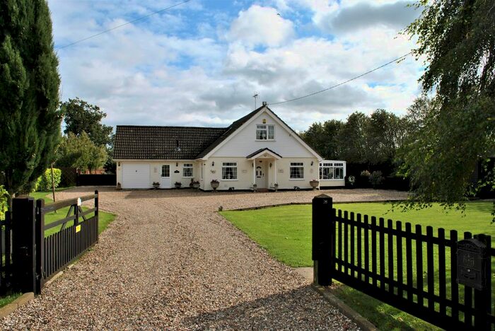 3 Bedroom Chalet For Sale In Ashfield Green, Wickhambrook, Newmarket CB8