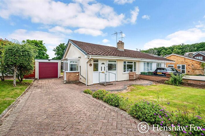 2 Bedroom Semi-Detached Bungalow For Sale In Ringwood Drive, North Baddesley, Hampshire, SO52