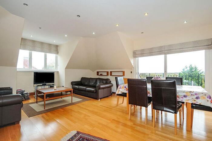 2 Bedroom Flat For Sale In Dollis Avenue, Finchley, N3