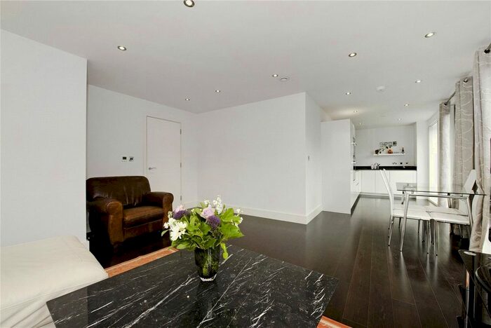 2 Bedroom Flat To Rent In Regent Canalside, Camden Road, NW1