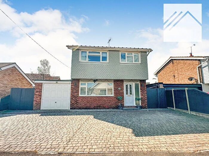 3 Bedroom Detached House For Sale In Handel Road, Canvey Island, SS8