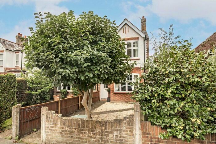 4 Bedroom Property To Rent In Broom Road, Teddington, TW11