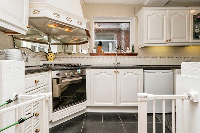 3 Bedroom Semi-Detached House For Sale In Waddington Avenue, Great Barr, Birmingham, B43