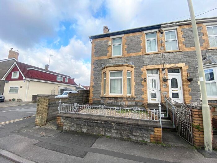 3 Bedroom House To Rent In Waunbant Road, Kenfig Hill, CF33