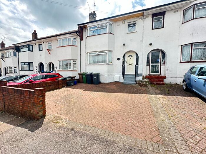 3 Bedroom Terraced House To Rent In Wilsden Avenue, Luton, Bedfordshire, LU1