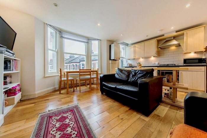 2 Bedroom Flat To Rent In Hubert Grove, London, SW9