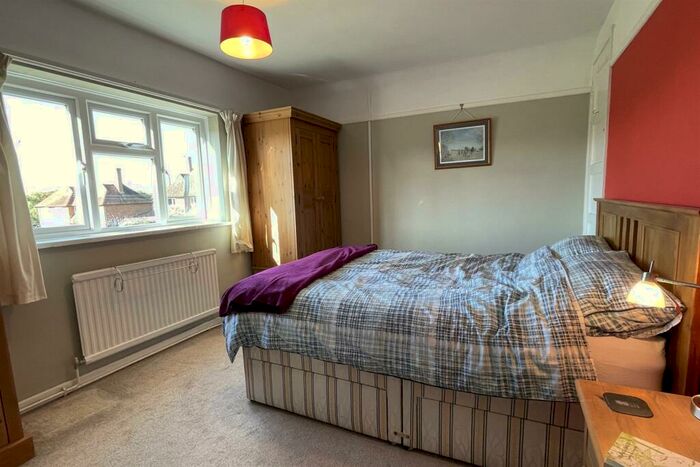 2 Bedroom Flat For Sale In Milford - ***No Onward Chain***, GU8