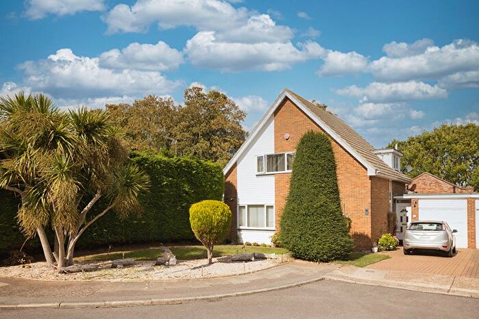 4 Bedroom Detached House For Sale In St. Peters Court, Broadstairs, CT10