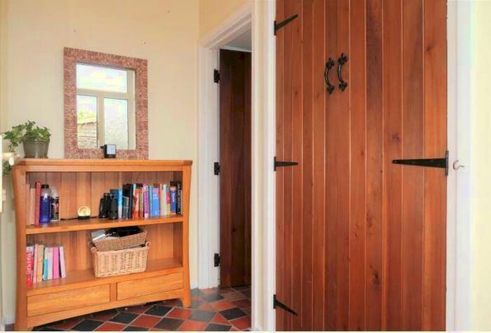 2 Bedroom House To Rent In Gwentlands, Marine Parade, Penarth, CF64