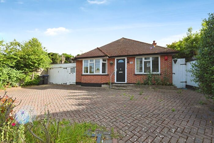 1 Bedroom Bungalow For Sale In Station Road, Thorpe Bay, Essex, SS1