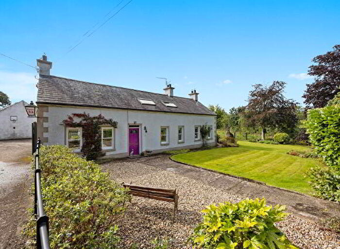 3 Bedroom Detached House With Small Holdings For Sale In Wayside Cottage, Ballinderry Road, Lisburn, BT28