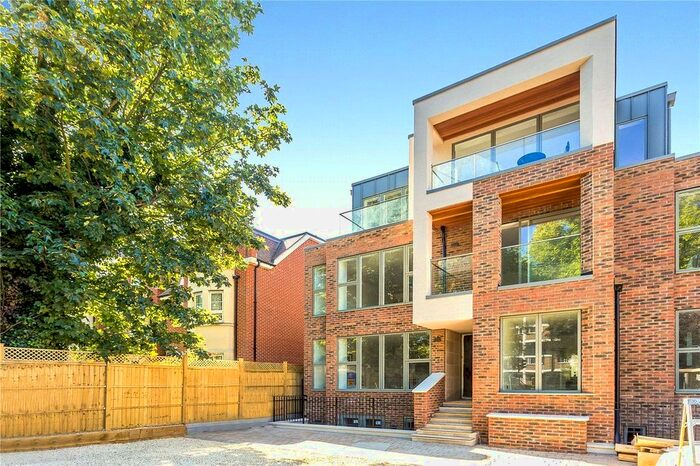 2 Bedroom Flat To Rent In Oak Lodge, A West Hill, London, SW15