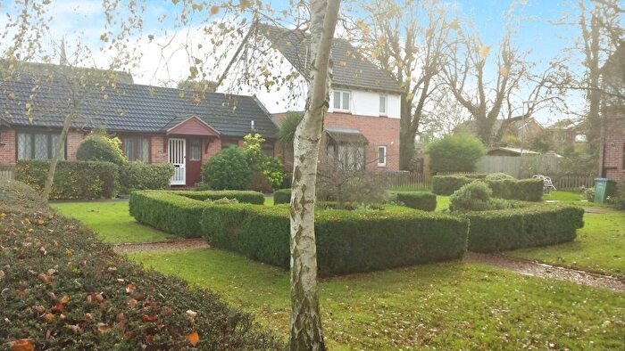 2 Bedroom Bungalow To Rent In Kings Chase, East Molesey, Surrey, KT8