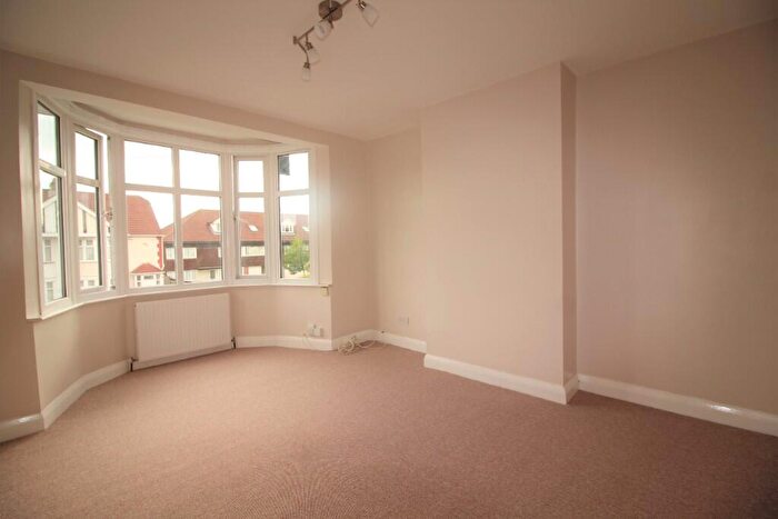 1 Bedroom Flat To Rent In St. Barnabas Road, Woodford Green, Essex, IG8
