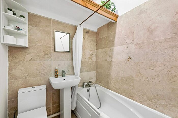 1 Bedroom Apartment For Sale In Offord Road, London, N1 - Photo 7