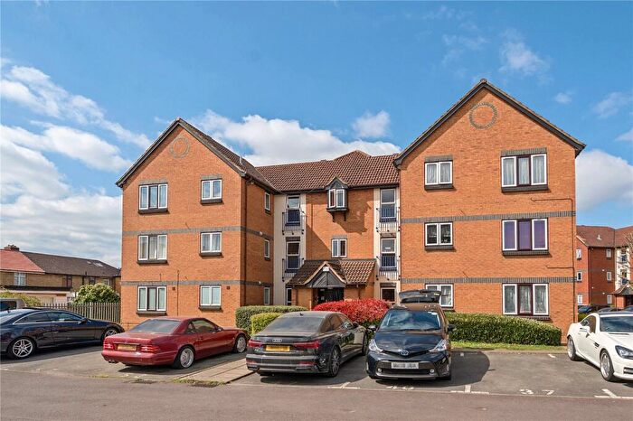 Studio To Rent In Swaythling Close, Edmonton, London, N18