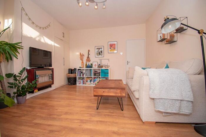 1 Bedroom Apartment To Rent In Allandale Road, Leicester, LE2