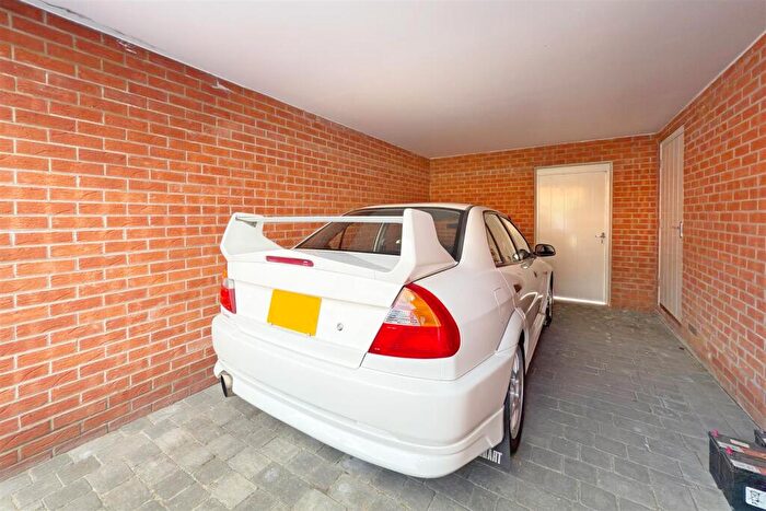 2 Bedroom Maisonette For Sale In Pearson Grove, Chelmsford, CM1